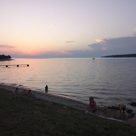 Lovely Apartment Near The Beach With A Sea View Poreč Kültér fotó